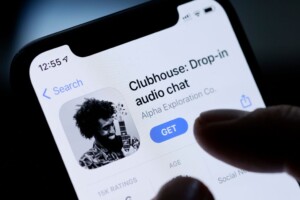 Clubhouse: chat testuali e apertura a tutti!