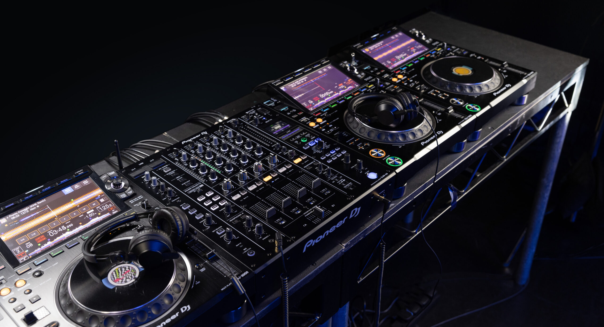 Novità Pioneer DJ: nuovo mixer e app StageHand