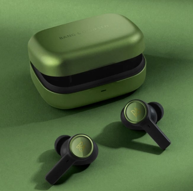 la limited editiorn di beoplay ex in green forest