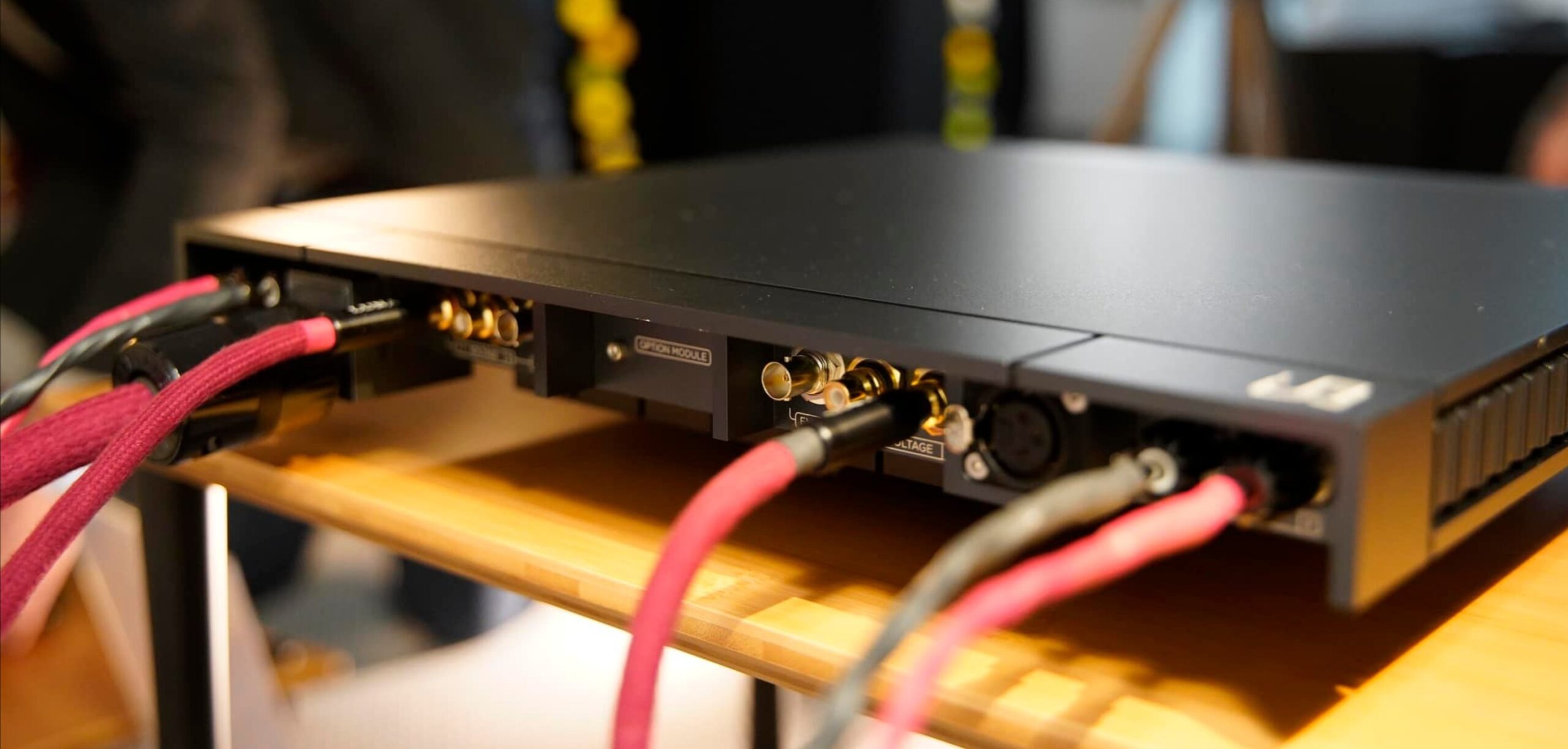 Enleum AMP-54R: amplificatore modulare dal form-factor unico