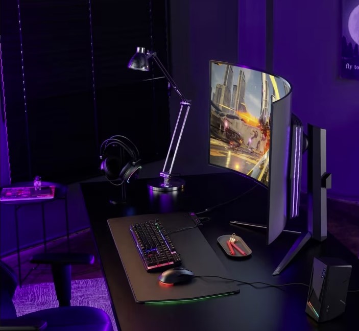 ULTRAGEAR GR95QElg ultragear monitor gaming per i veri pro, pannello oled e raggio di curvatura 800R, il vero top!