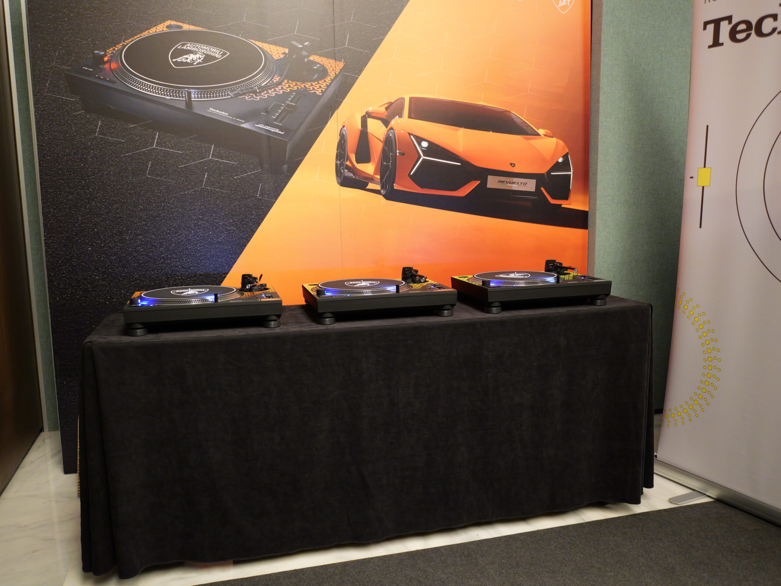 M7b Giradischi Technics SL-1200 M7B Lamborghini al Milano Hi-Fidelity 2024 ...