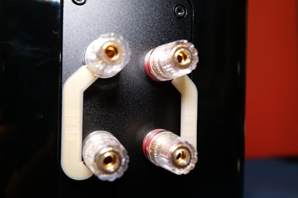 ELAC BS 404.2