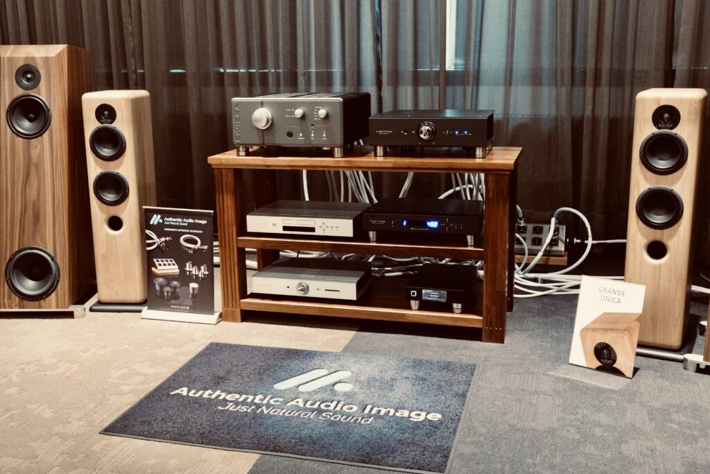 Diffusori Xavian in sala d'ascolto all'Audio Video Show di Praga. 