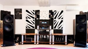 Sistema audio Luxman L-509Z Centenario Black e diffusori Fyne Audio F704 presso DPtrade.